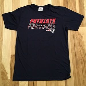 NFL Team Apparel Patriots Football T Shirt Size M